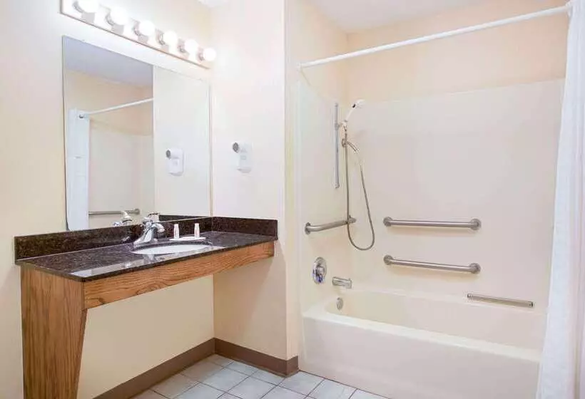 酒店 Baymont By Wyndham Forest City