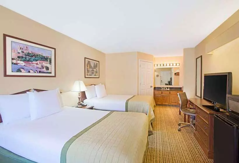 酒店 Baymont By Wyndham Forest City