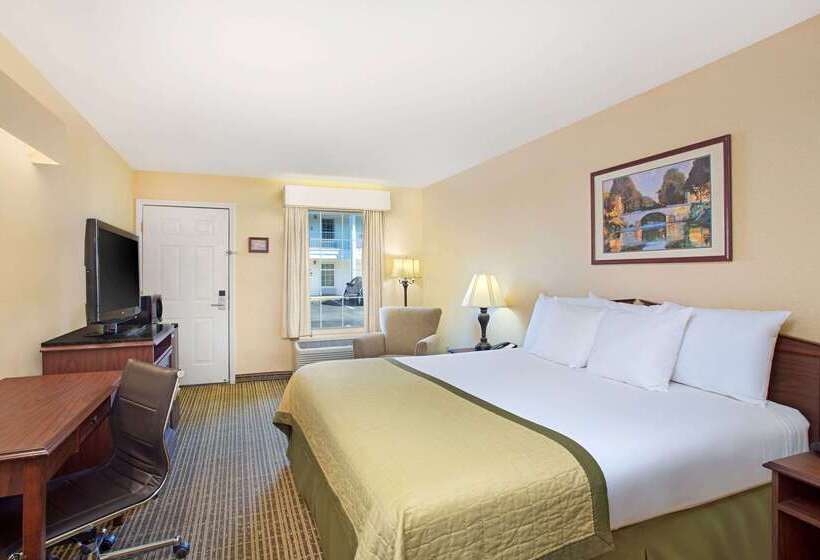 فندق Baymont By Wyndham Forest City