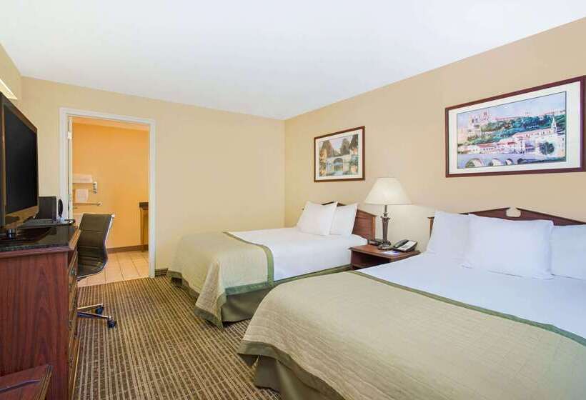 فندق Baymont By Wyndham Forest City