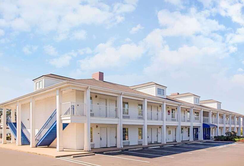 فندق Baymont By Wyndham Forest City