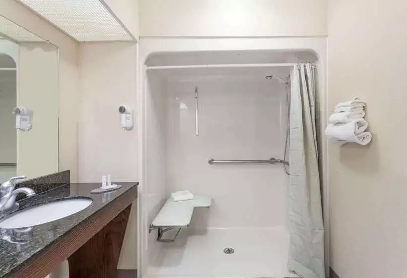 هتل Baymont By Wyndham Hickory