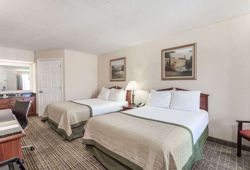 בית מלון כפרי Baymont By Wyndham Hickory