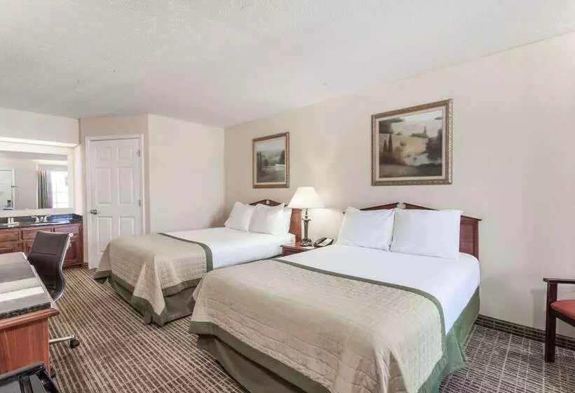 هتل Baymont By Wyndham Hickory