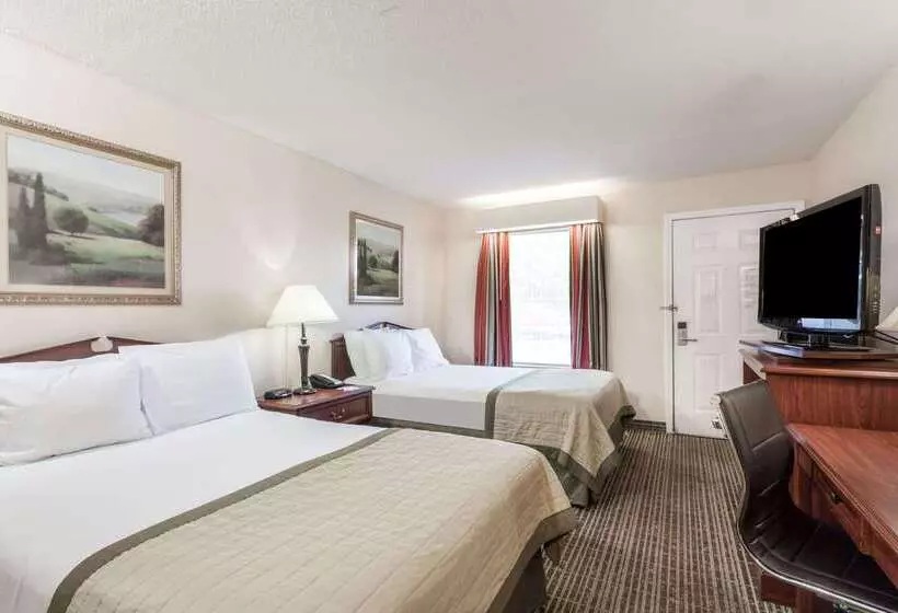 هتل Baymont By Wyndham Hickory