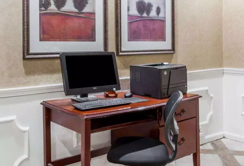 هتل Baymont By Wyndham Hickory