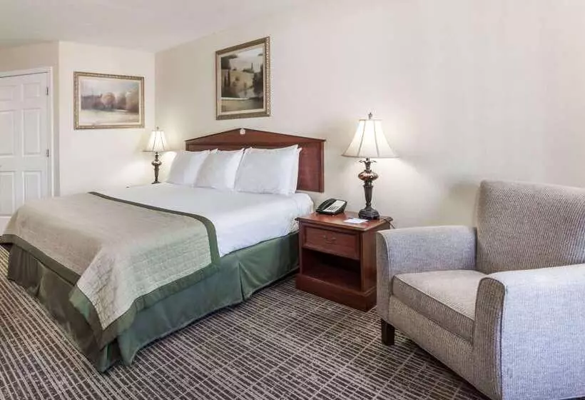 هتل Baymont By Wyndham Hickory