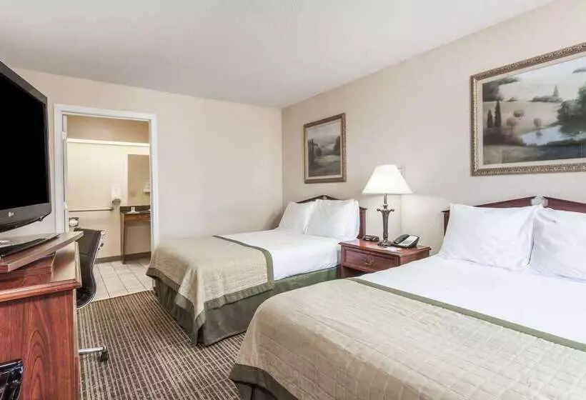 هتل Baymont By Wyndham Hickory