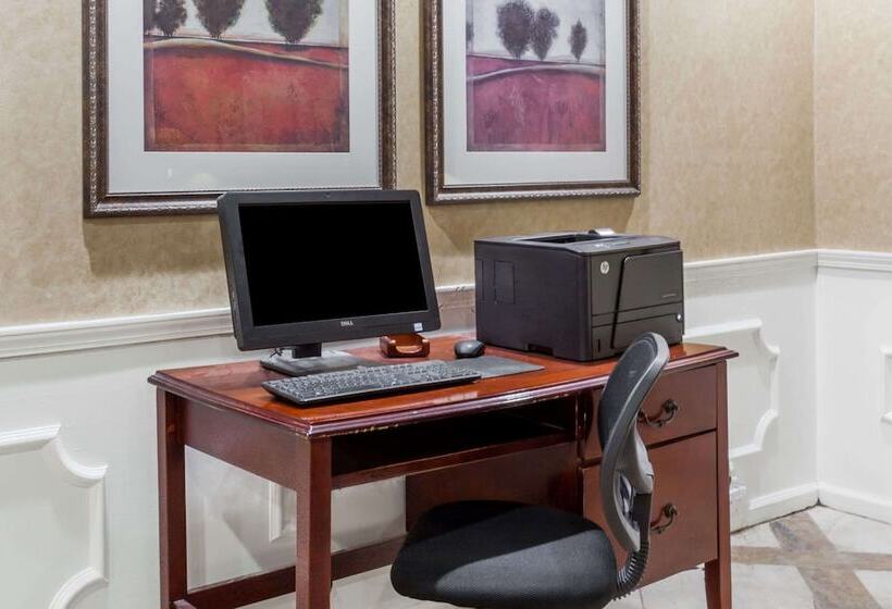 בית מלון כפרי Baymont By Wyndham Hickory