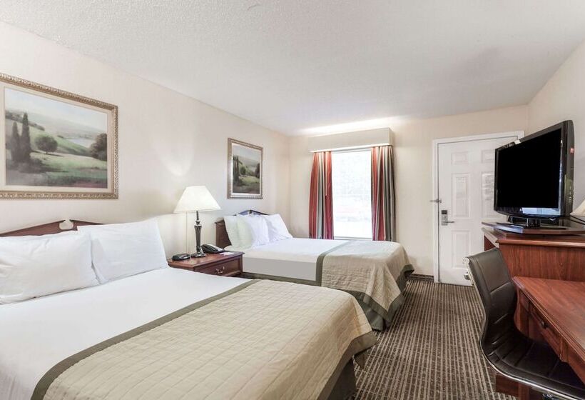 בית מלון כפרי Baymont By Wyndham Hickory