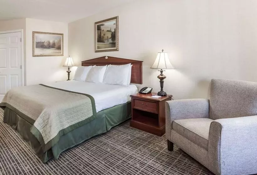 هتل Baymont By Wyndham Hickory