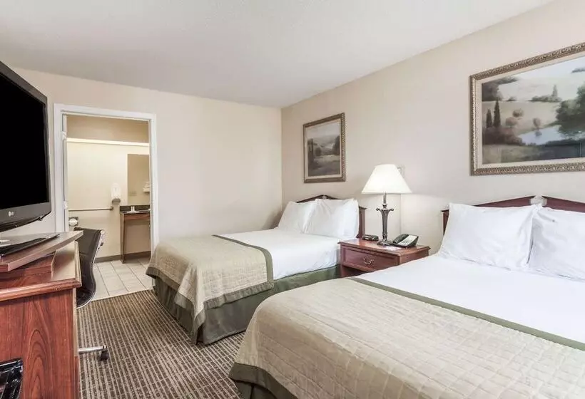 هتل Baymont By Wyndham Hickory