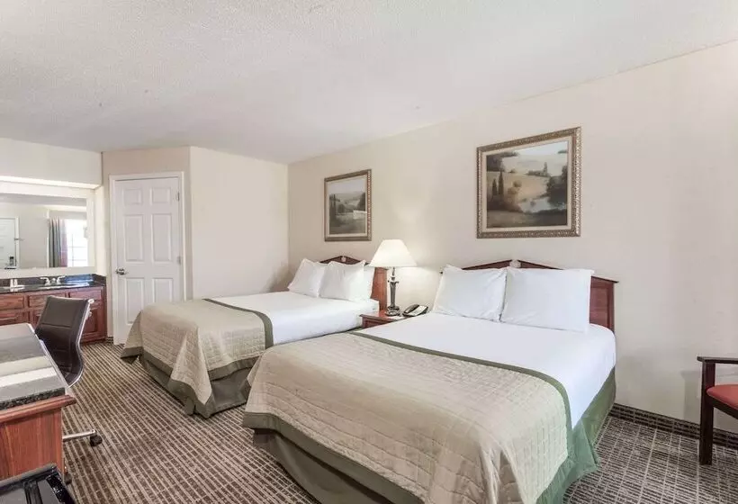 هتل Baymont By Wyndham Hickory