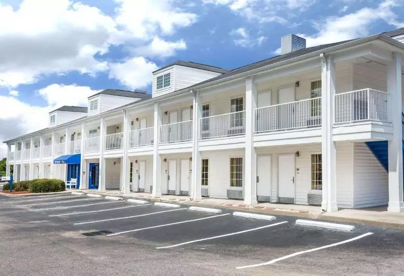 בית מלון כפרי Super 8 By Wyndham Orangeburg North