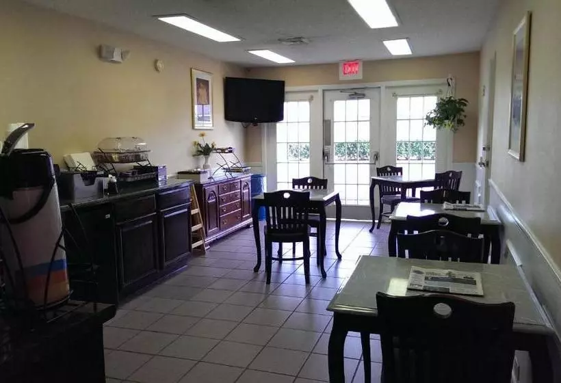 בית מלון כפרי Super 8 By Wyndham Orangeburg North