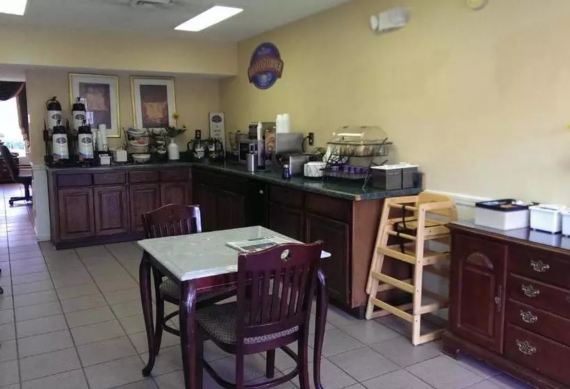 בית מלון כפרי Super 8 By Wyndham Orangeburg North