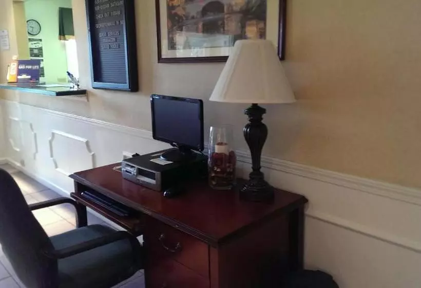 בית מלון כפרי Super 8 By Wyndham Orangeburg North