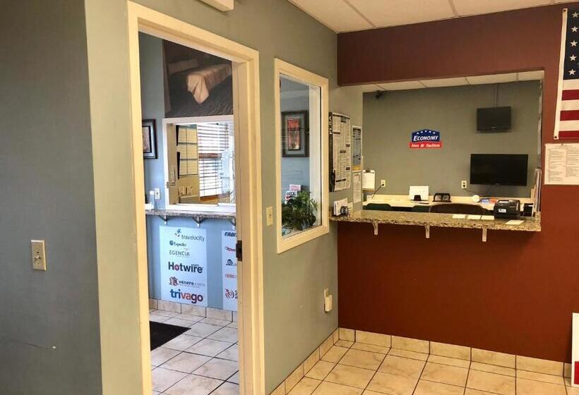 酒店 Economy Inn North Randall