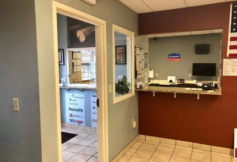 酒店 Economy Inn North Randall