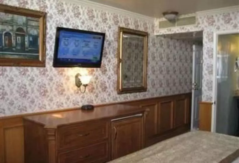 Отель Inn on the Beach