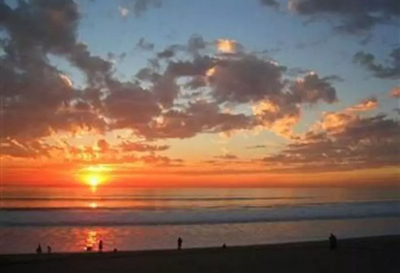 Отель Inn on the Beach