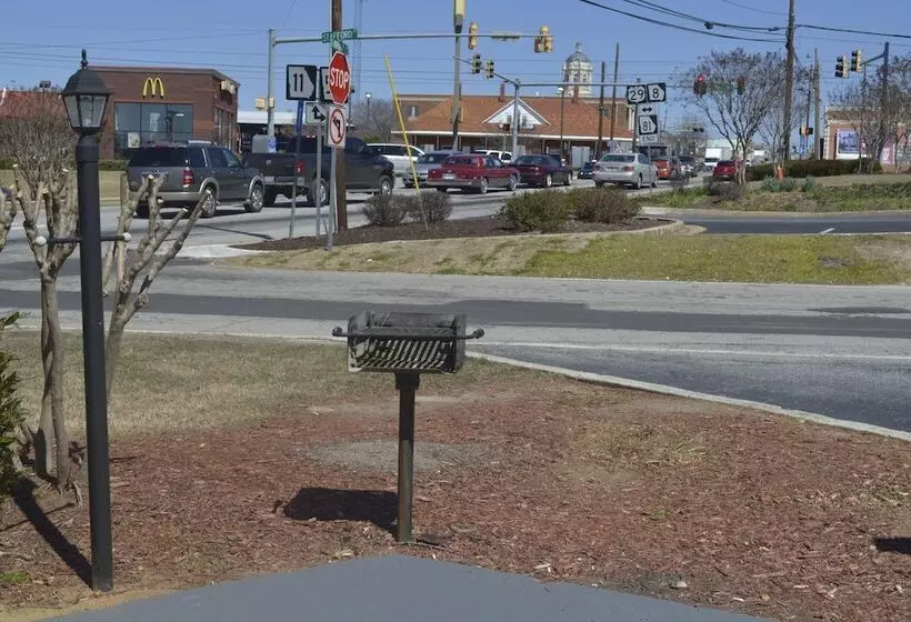 Отель Jameson Inn Winder