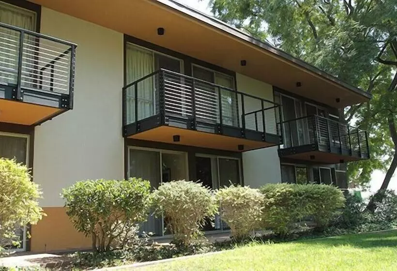 Отель Kellogg West Conference Center And