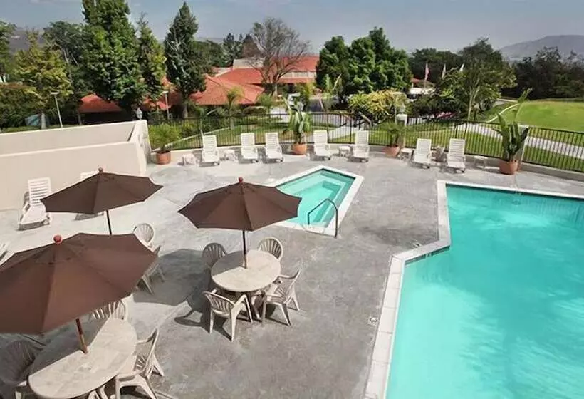 Отель Kellogg West Conference Center And