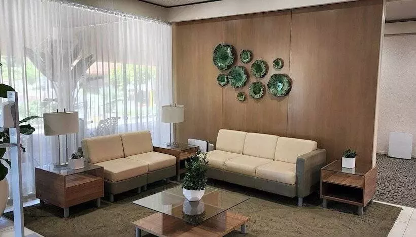 Отель Kellogg West Conference Center And