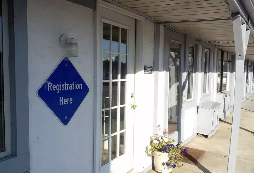 فندق Westwoods Inn and Suites