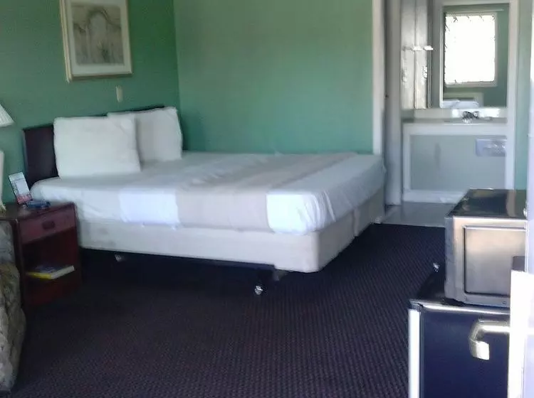 فندق Westwoods Inn and Suites