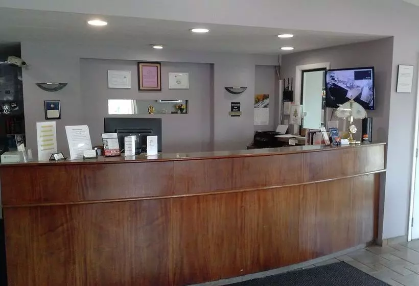 فندق Westwoods Inn and Suites