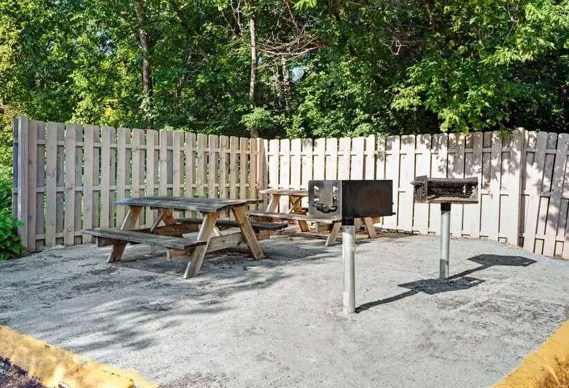 ホテル Knights Inn Sterling Heights