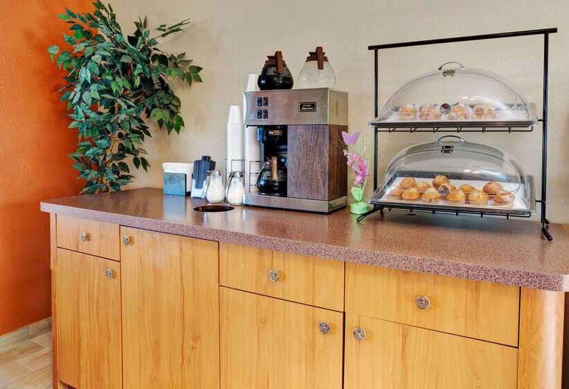 Отель Knights Inn Sterling Heights