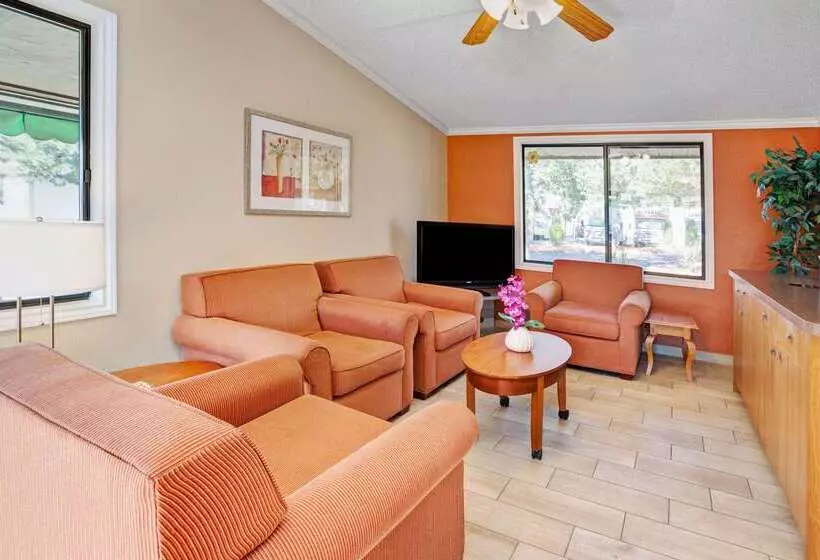 ホテル Knights Inn Sterling Heights