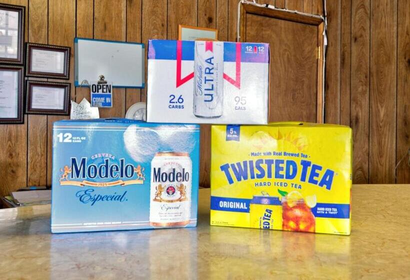 Отель Knob Hill Motor Lodge