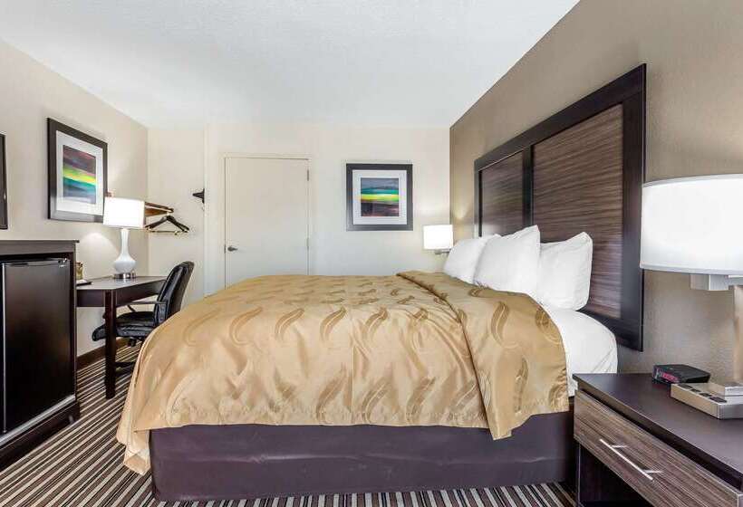 בית מלון כפרי Quality Inn Aberdeen