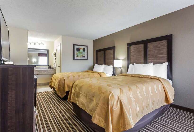 בית מלון כפרי Quality Inn Aberdeen