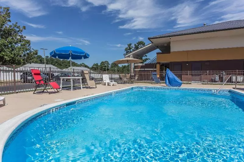 هتل Quality Inn Aberdeen