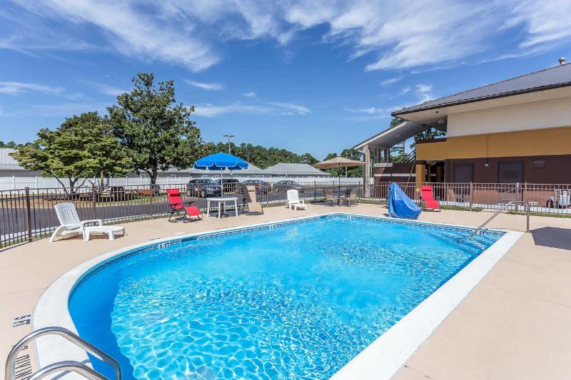 בית מלון כפרי Quality Inn Aberdeen