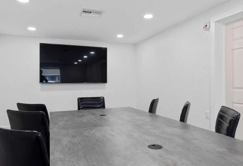 فندق Super 8 By Wyndham Kissimmee Orlando