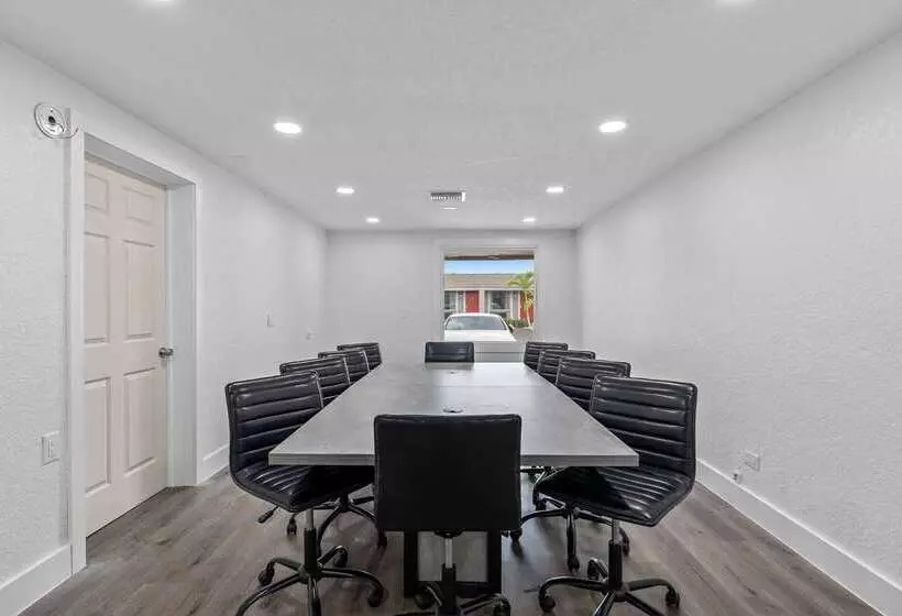 酒店 Super 8 By Wyndham Kissimmee Orlando