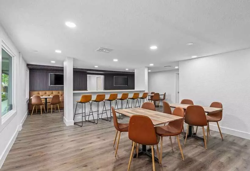 酒店 Super 8 By Wyndham Kissimmee Orlando