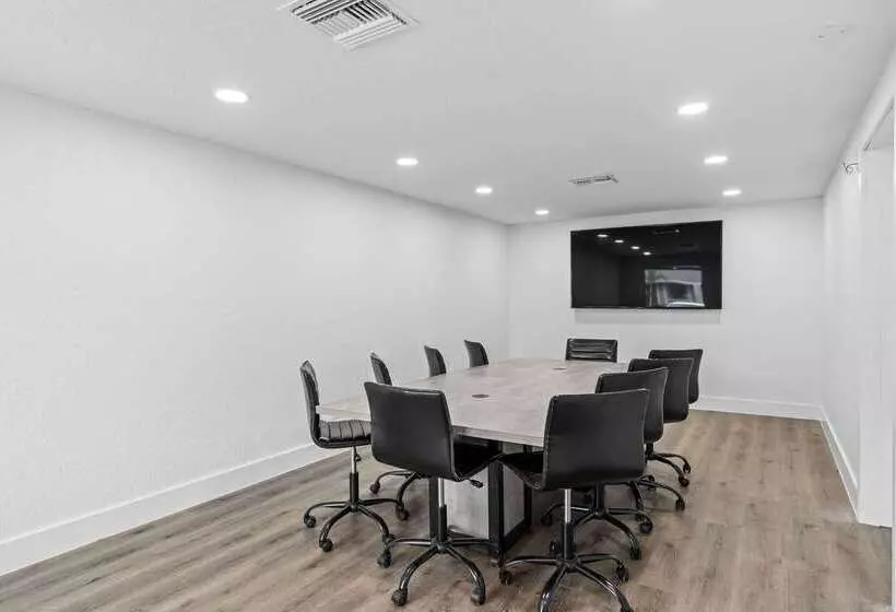 酒店 Super 8 By Wyndham Kissimmee Orlando