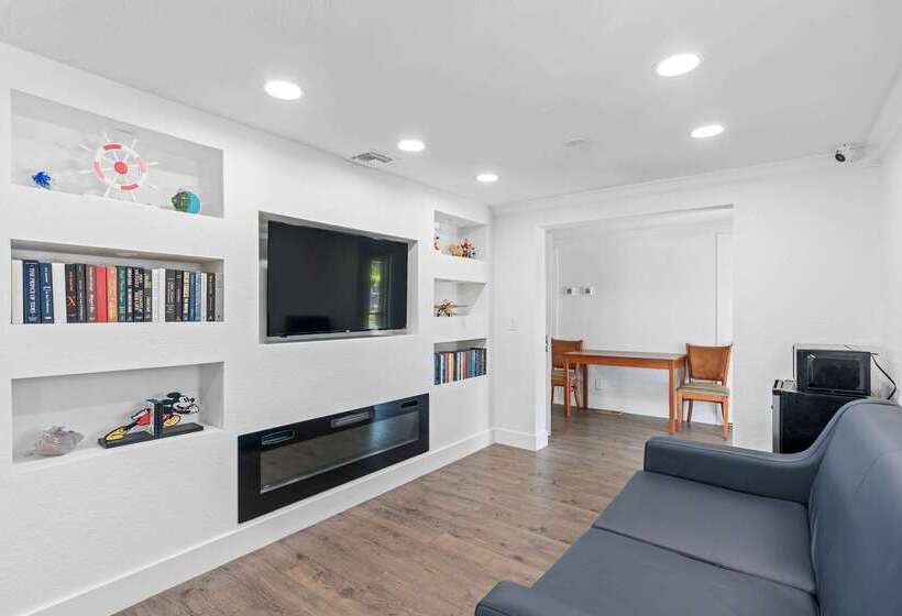 فندق Super 8 By Wyndham Kissimmee Orlando