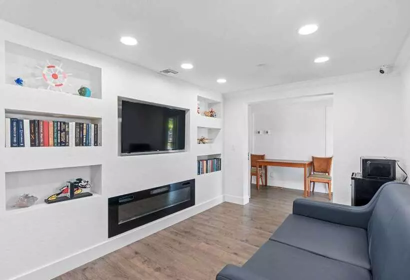 酒店 Super 8 By Wyndham Kissimmee Orlando