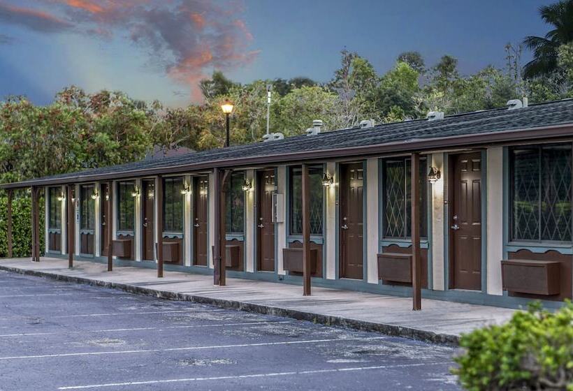 Motel Spinnaker Inn Of Naples