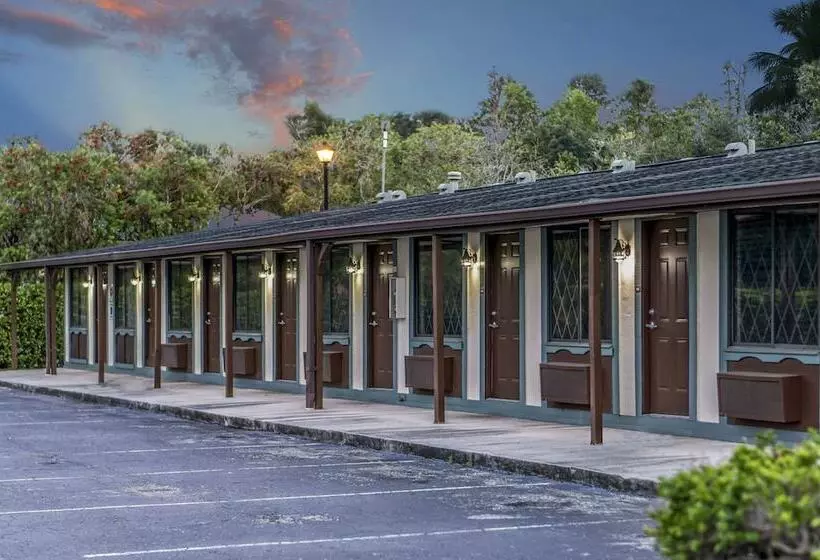 مُتل Spinnaker Inn Of Naples