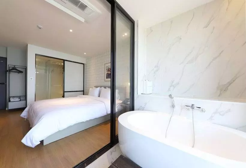 Brown Dot Hotel Jungja Beach