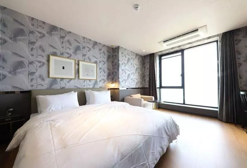 Brown Dot Hotel Jungja Beach